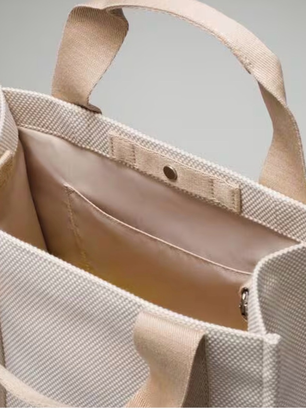 lululemon 4.5L Cream Tote with Blush Straps - Picture 5 of 5